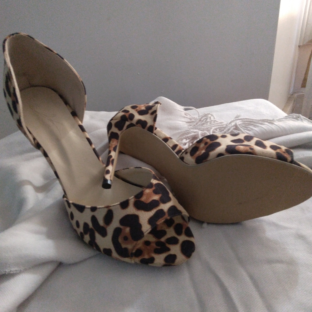 LEOPARD PRINT PUMPS - Picture 2 of 4